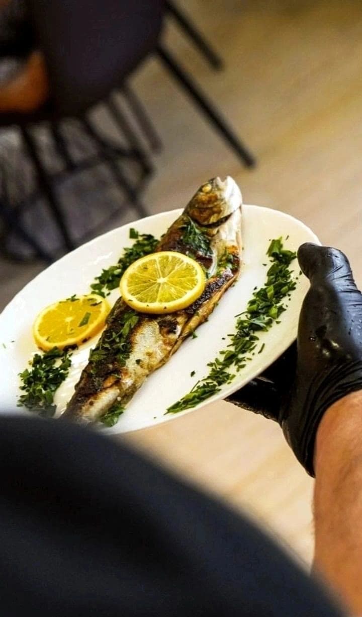 Grilovana riba sa limunom i peršunom